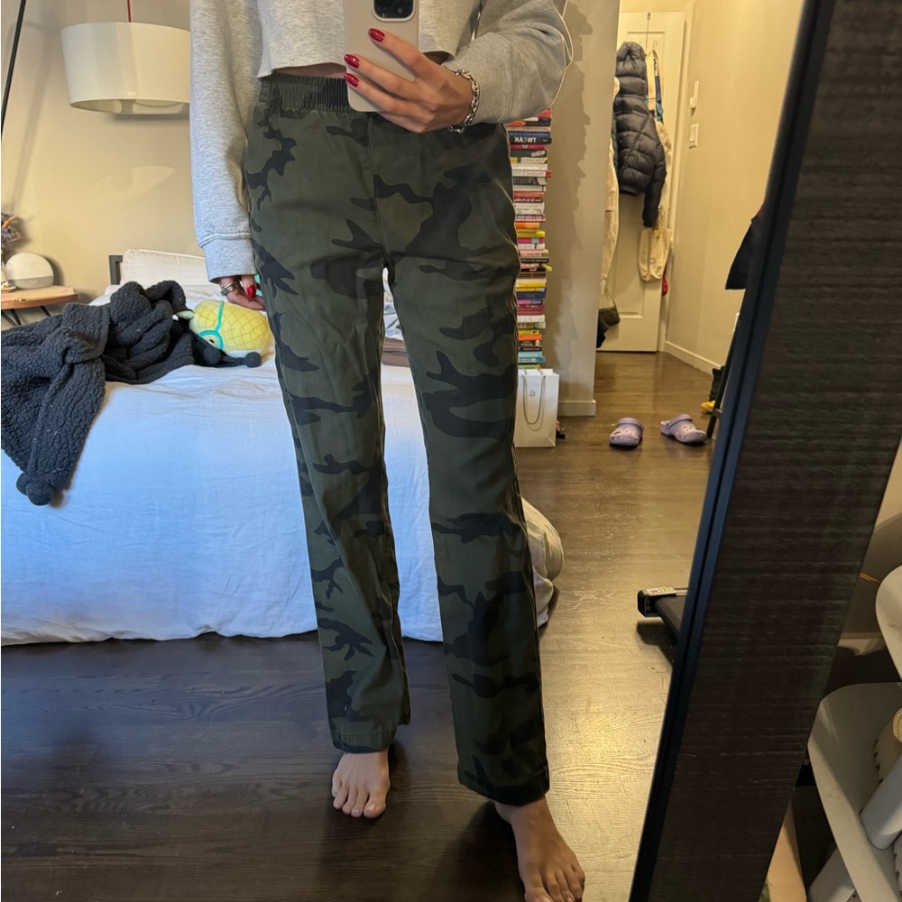 Aritzia camo pants